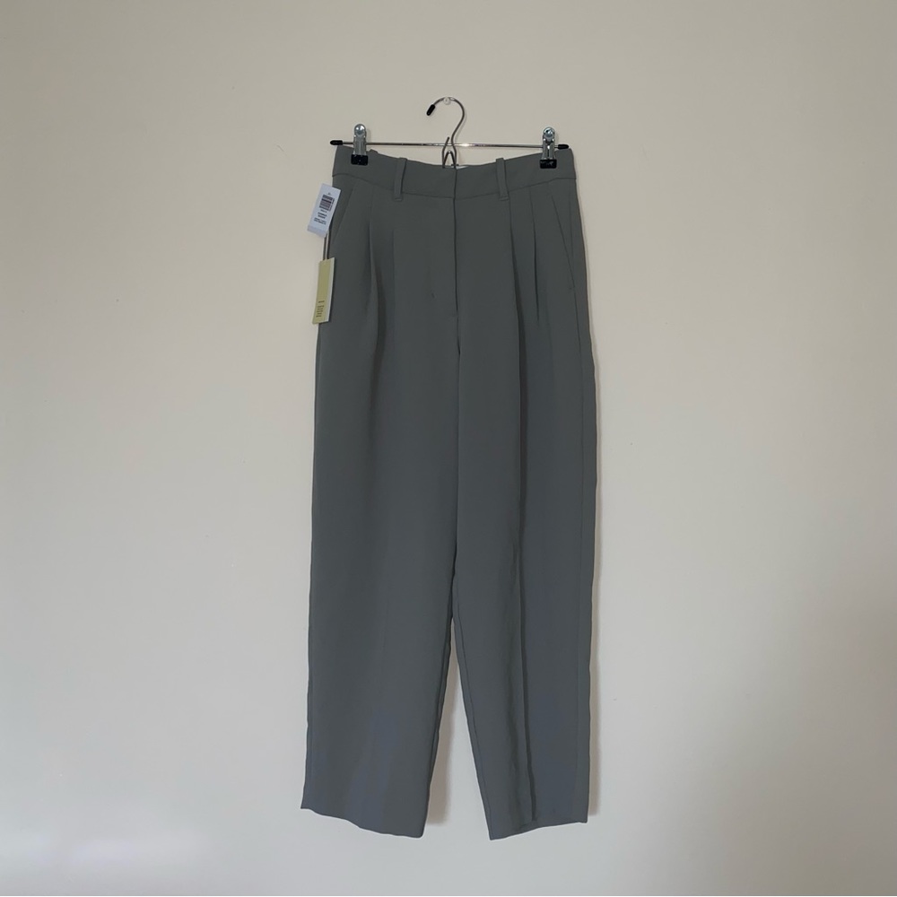 Aritzia Carrot Pants